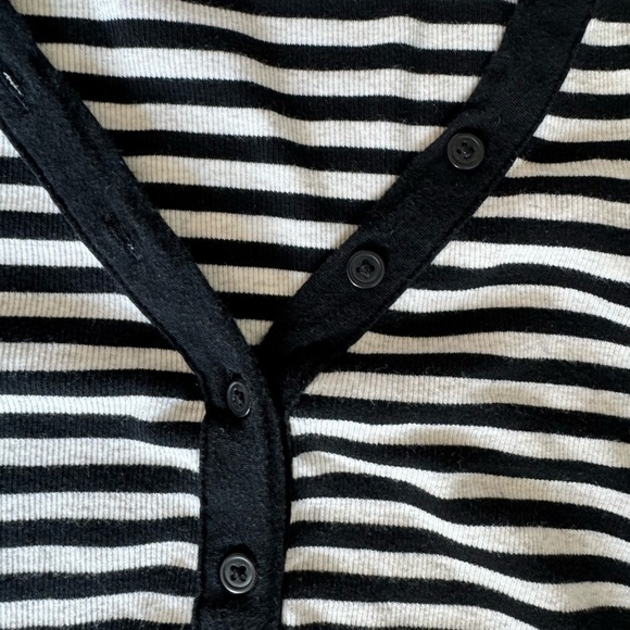 GAP Maternity Long Sleeve Henley Top Black & White Striped Size Medium M - Picture 3 of 6